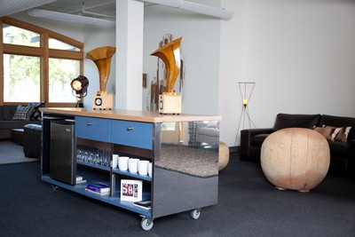 Menjelajah Kantor Instagram yang Keren & Antik