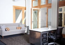 Menjelajah Kantor Instagram yang Keren & Antik