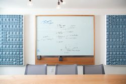 Menjelajah Kantor Instagram yang Keren & Antik
