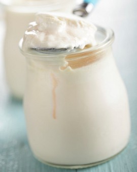 Agar Tak Mudah Sakit, Beri si Kecil Camilan Buah dan Yogurt