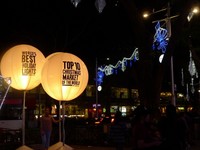 Orchard Road adalah salah satu jalan dengan dekorasi Natal tercantik sedunia. Predikat ini melekat selama bertahun-tahun. Jadi, bulan Desember adalah waktu yang tepat untuk berkunjung! (Sastri/ detikTravel)