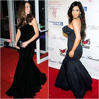 Gaun mermaid warna hitam sama-sama menjadi pilihan Kate dan Kim untuk menghadiri sebuah pesta. Hanya saja gaun rancangan Alexander McQueen yang dipakai Duchess of Cambridge terlihat lebih elegan dengan pilihan bahan velvet untuk busana tersebut. Sedangkan Kim tampak semakin seksi dengan tambahan detail di bagian dada gaun tersebut.