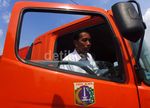 Jokowi Kendarai Truk Sampah