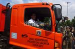 Jokowi Kendarai Truk Sampah