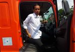 Jokowi Kendarai Truk Sampah