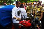 Jokowi Kendarai Truk Sampah