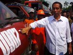 Jokowi Kendarai Truk Sampah