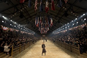 Koleksi Terbaru Chanel Terinspirasi dari Gaya Koboi