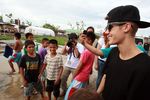 Justin Bieber Kunjungi Korban Badai di Filipina