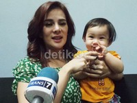 Annabel tampak menggemaskan.