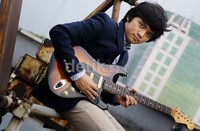 Sebagai penyanyi yang juga mahir membuat lagu, Calvin sendiri seperti tak mau buru-buru keluar dari tema cinta.