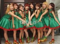 Sepatu gold serta kaus kaki hijau dan merah membuat suasana Natal semakin terasa. Gus Mun/detikHOT.