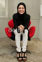 Cantik Berhijab Dewi Sandra
