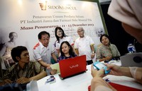 Sido Muncul melakukan penawaran saham perdana.