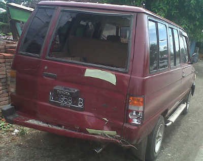Ngantuk, Motor Polisi Tabrak Mobil Kapolsek di Pasuruan