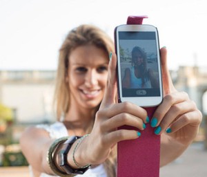 Ini Alasan Psikologis Wanita Suka Foto Selfie