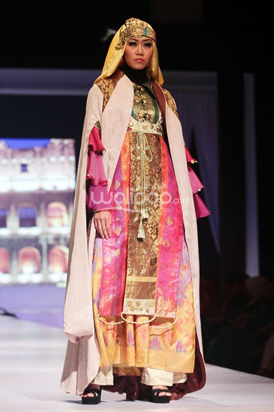 Zareena Servia Con Amore. IPBM Jabar collection 2014 at Trans Luxury Hotel. Bandung. 09-Desember-2013. [Foto: Mohammad Abduh/Wolipop]