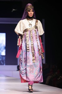 Zareena Servia Con Amore. IPBM Jabar collection 2014 at Trans Luxury Hotel. Bandung. 09-Desember-2013. [Foto: Mohammad Abduh/Wolipop]