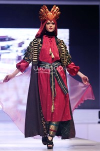 Zareena Servia Con Amore. IPBM Jabar collection 2014 at Trans Luxury Hotel. Bandung. 09-Desember-2013. [Foto: Mohammad Abduh/Wolipop]