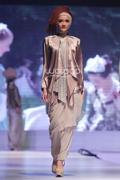 Meeta Fauzan La Belle Fille. IPBM Jabar collection 2014 at Ballroom Trans Luxury Hotel. Bandung. 09-Desember-2013. [Foto: Mohammad Abduh/Wolipop]