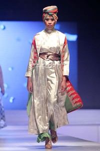 Ernie Kosasih Masquetik. IPBM Jabar collection 2014 at Ballroom Trans Luxury Hotel. Bandung. 09-Desember-2013. [Foto: Mohammad Abduh/Wolipop]