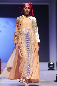 Ernie Kosasih Masquetik. IPBM Jabar collection 2014 at Ballroom Trans Luxury Hotel. Bandung. 09-Desember-2013. [Foto: Mohammad Abduh/Wolipop]