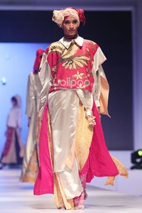 Ernie Kosasih Masquetik. IPBM Jabar collection 2014 at Ballroom Trans Luxury Hotel. Bandung. 09-Desember-2013. [Foto: Mohammad Abduh/Wolipop]