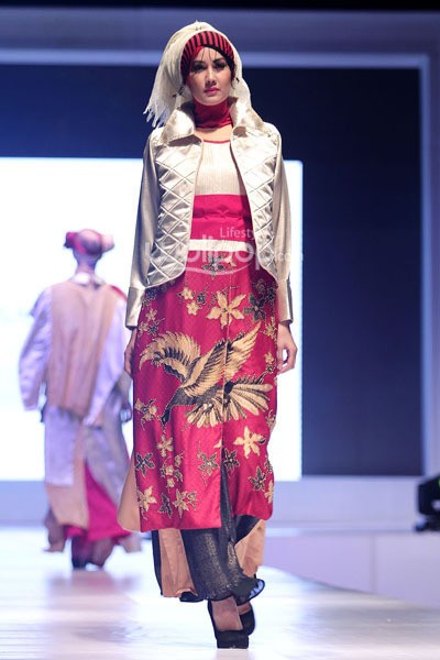 Ernie Kosasih Masquetik. IPBM Jabar collection 2014 at Ballroom Trans Luxury Hotel. Bandung. 09-Desember-2013. [Foto: Mohammad Abduh/Wolipop]