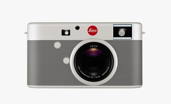 Inilah hasilnya jika Leica didesain oleh master desain Apple Jony Ive. Ive bersama Marc Newson membuat kamera ini untuk yayasan RED. Saat dilelang, kamera tersebut terjual USD 1,8 juta.