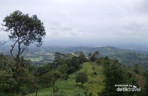 Hiking yang Beda di Gunung Batu Lawang, Banten
