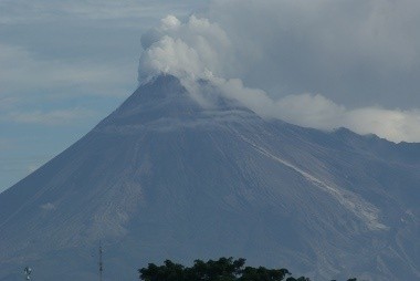 Merapi Semburkan Asap Pekat, Boyolali Juga Diguyur Abu Tipis