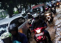 Jalan Jenderal Sudirman, Jakarta tergenang.