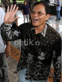 Soal bagi-bagi uang dari Timses Anas ke para ketua DPC yang memiliki hak suara saat kongres 2010 memang sudah diakui beberapa pihak. Beberapa ketua DPC yang sudah diperiksa KPK juga membenarkan telah menerima uang dan BB dari Timses Anas. Lamhot Aritonang/detikFoto.
