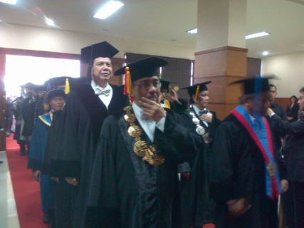 M Nuh Dampingi Sidang Doktor Honoris Causa Chairul Tanjung