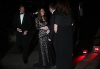 Tiba di lokasi acara, Kate Middleton dan Pangeran William disambut hangat. REUTERS/Suzanne Plunkett.