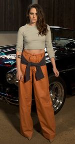 Gaya Kristen Stewart dengan Celana Baggy