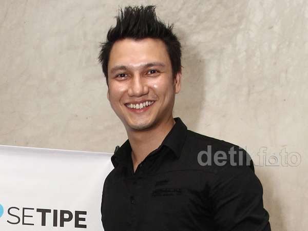 Lahir dari Keluarga Multikultural, Christian Sugiono 