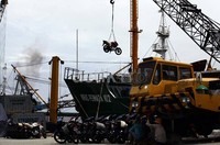 Sementara itu, jawara sepeda motor bulan November masih dipegang oleh Honda Motor dan menyusul setelah itu Yamaha dan Suzuki.