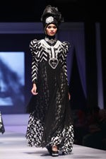 Herman Nuary Silvers Night. IPBM Jabar collection 2014 at Ballroom Trans Luxury Hotel. Bandung. 09-Desember-2013. [Foto: Mohammad Abduh/Wolipop]