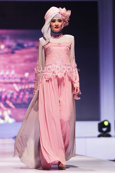 Fenny Sofia The Aristhrocate. IPBM Jabar collection 2014 at Ballroom Trans Luxury Hotel. Bandung. 09-Desember-2013. [Foto: Mohammad Abduh/Wolipop]