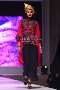 Nina AZura Exotic Ethnic. IPBM Jabar collection 2014 at Ballroom Trans Luxury Hotel. Bandung. 09-Desember-2013. [Foto: Mohammad Abduh/Wolipop]