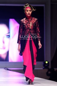 Nina AZura Exotic Ethnic. IPBM Jabar collection 2014 at Ballroom Trans Luxury Hotel. Bandung. 09-Desember-2013. [Foto: Mohammad Abduh/Wolipop]