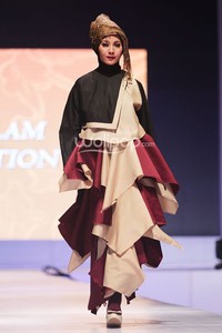 Iva Lativah Value Glam Exploration. IPBM Jabar collection 2014 at Ballroom Trans Luxury Hotel. Bandung. 09-Desember-2013. [Foto: Mohammad Abduh/Wolipop]