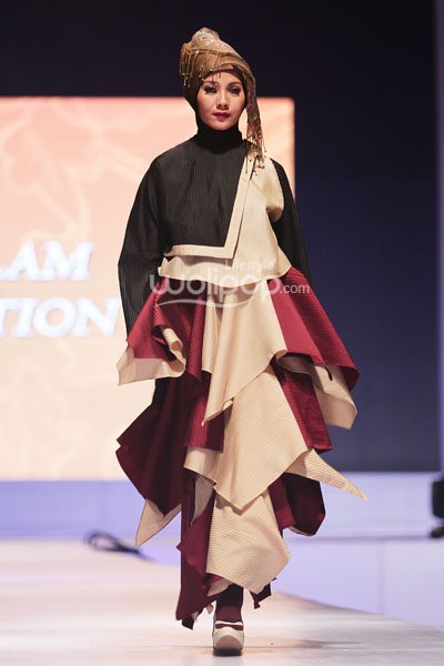 Iva Lativah Value Glam Exploration. IPBM Jabar collection 2014 at Ballroom Trans Luxury Hotel. Bandung. 09-Desember-2013. [Foto: Mohammad Abduh/Wolipop]