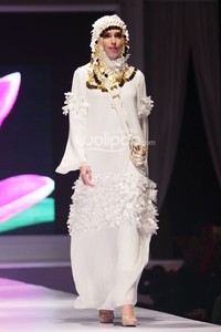 Eryani Jusuf Primavera. IPBM Jabar collection 2014 at Ballroom Trans Luxury Hotel. Bandung. 09-Desember-2013. [Foto: Mohammad Abduh/Wolipop]