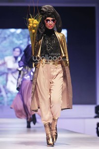 Errin Ugaru Moon and Sun. IPBM Jabar collection 2014 at Ballroom Trans Luxury Hotel. Bandung. 09-Desember-2013. [Foto: Mohammad Abduh/Wolipop]