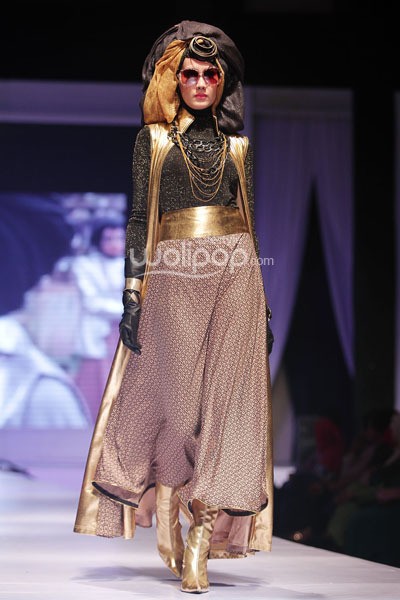 Errin Ugaru Moon and Sun. IPBM Jabar collection 2014 at Ballroom Trans Luxury Hotel. Bandung. 09-Desember-2013. [Foto: Mohammad Abduh/Wolipop]