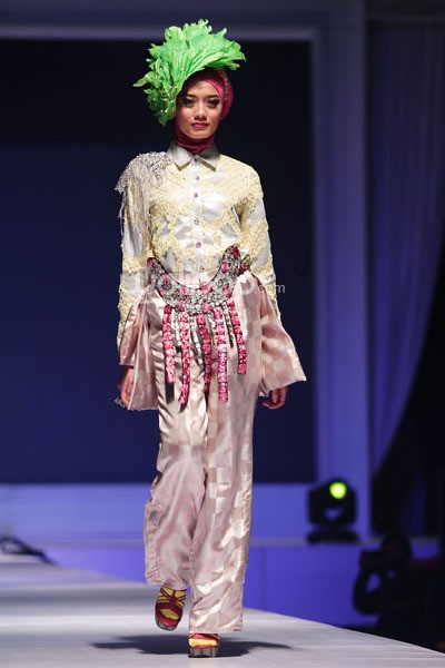 Rya Baraba Gumelis. IPBM Jabar collection 2014 at Ballroom Trans Luxury Hotel. Bandung. 09-Desember-2013. [Foto: Mohammad Abduh/Wolipop]