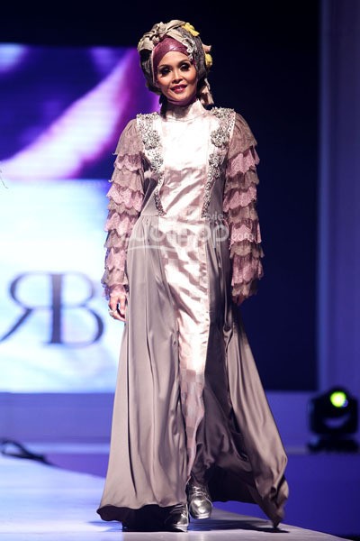 Rya Baraba Gumelis. IPBM Jabar collection 2014 at Ballroom Trans Luxury Hotel. Bandung. 09-Desember-2013. [Foto: Mohammad Abduh/Wolipop]