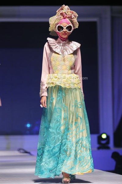 Rya Baraba Gumelis. IPBM Jabar collection 2014 at Ballroom Trans Luxury Hotel. Bandung. 09-Desember-2013. [Foto: Mohammad Abduh/Wolipop]